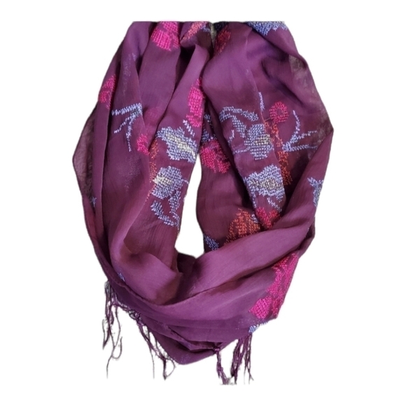 FLORAL Detailed Infinity Scarf - Picture 1 of 11
